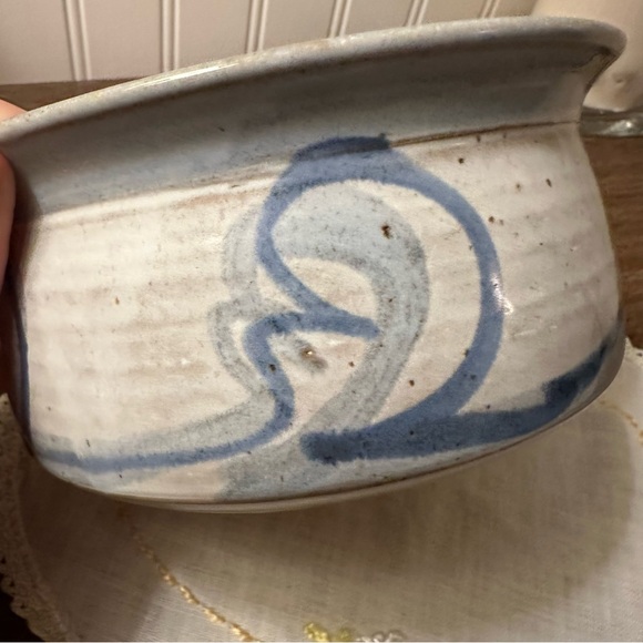 Blue Brushed Wheel Thrown Half Cylinder Round Bowl Crock Signed Studio Pottery - Picture 8 of 8